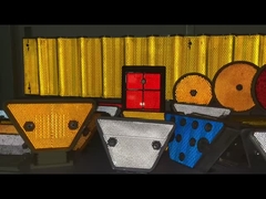 Ограничительная перила используется красным