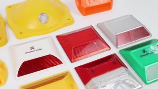 Дорожные шпильки пластиковые светоотражающие безопасности